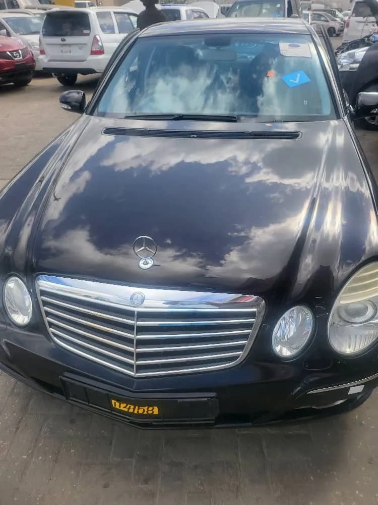 VOITURE — photo 2