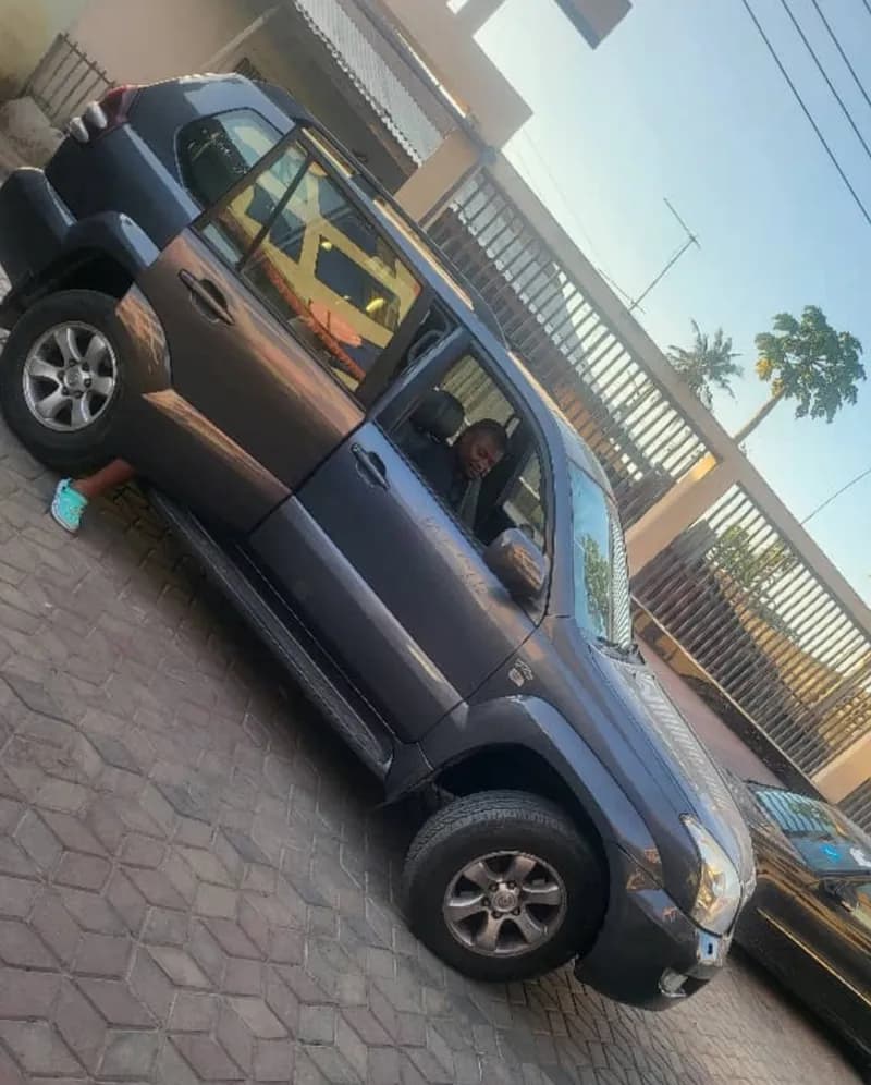 Voiture Toyota land cruiser prado D