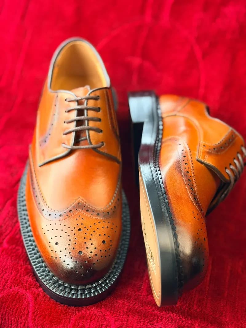 Chaussures haut de gamme disponibles 🚀 J.M. Weston • John Foster 👉 Grand solde exceptionnel : seulement 60$ Élégance. Qualité. Classe. — photo 2
