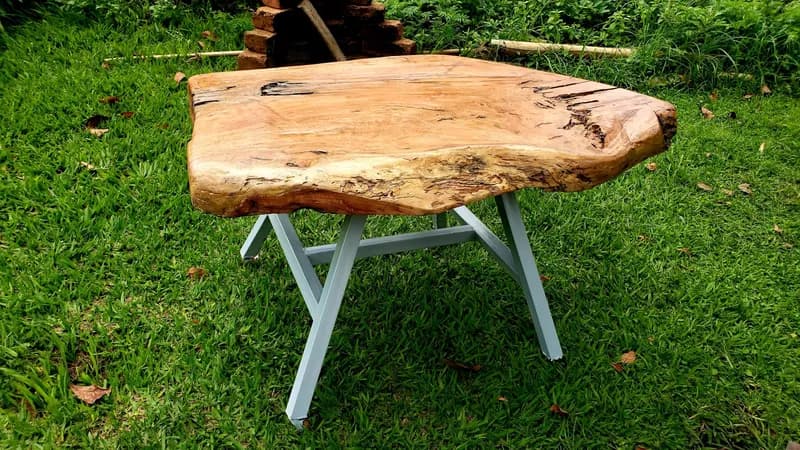 Table — photo 4