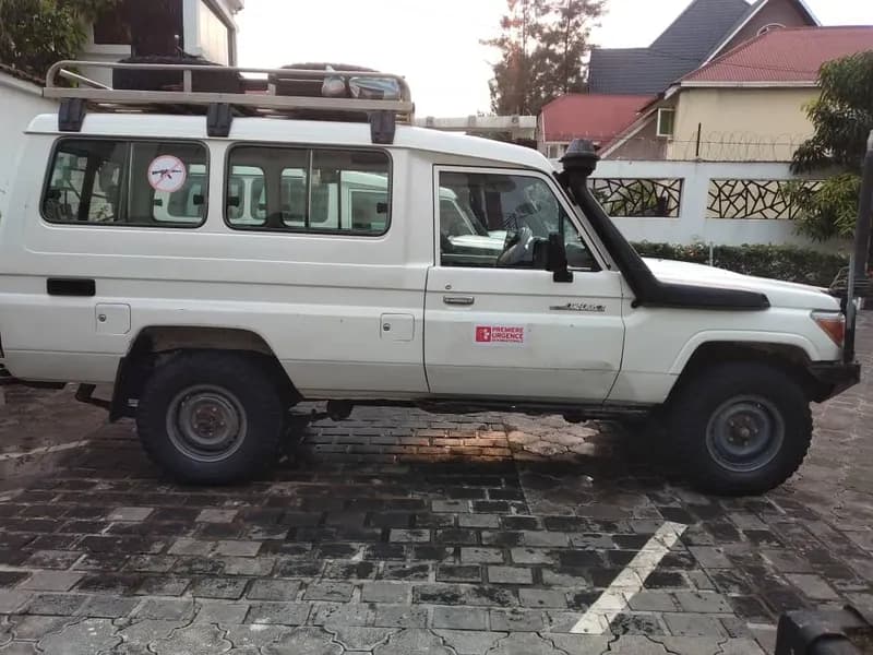 Land cruiser TOYOTA — photo 2