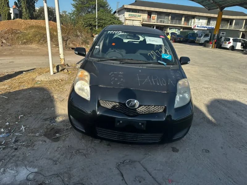 TOYOTA VITZ — photo 2