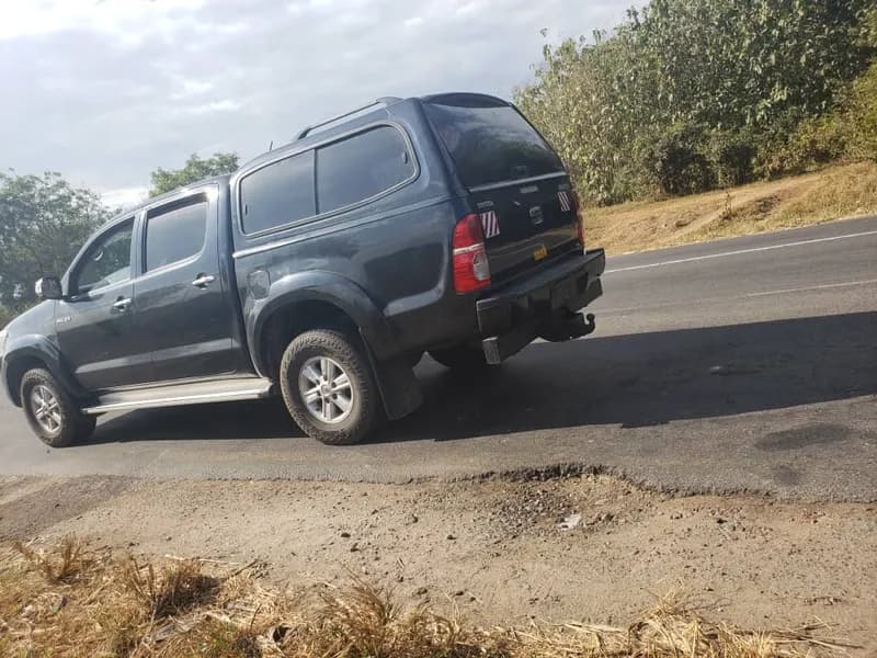 Hilux vigo — photo 2