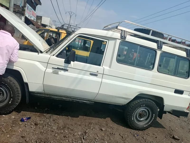 Toyota LAND CRUISER