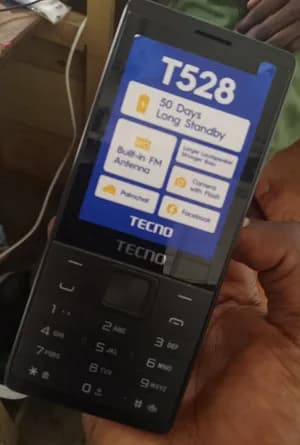 Téléphone (techno T528