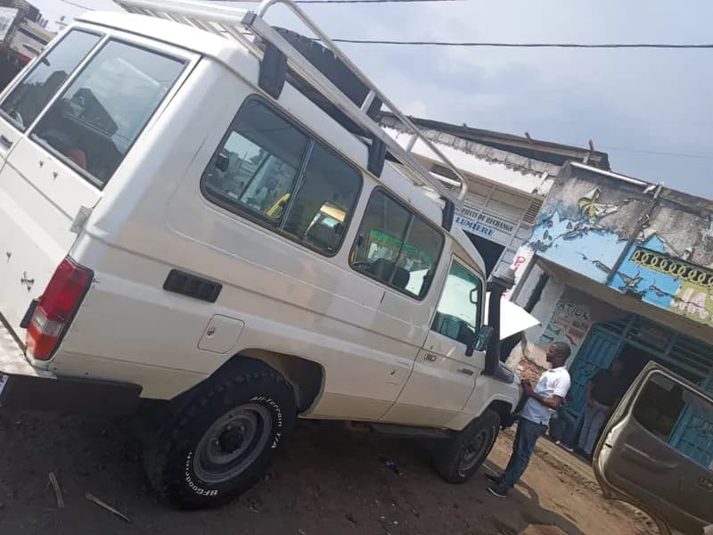 Toyota LAND CRUISER — photo 3