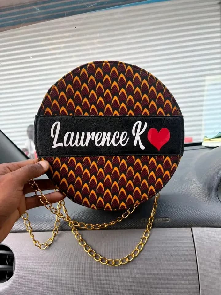 Sac & babouche personnalisé en pagne — photo 3